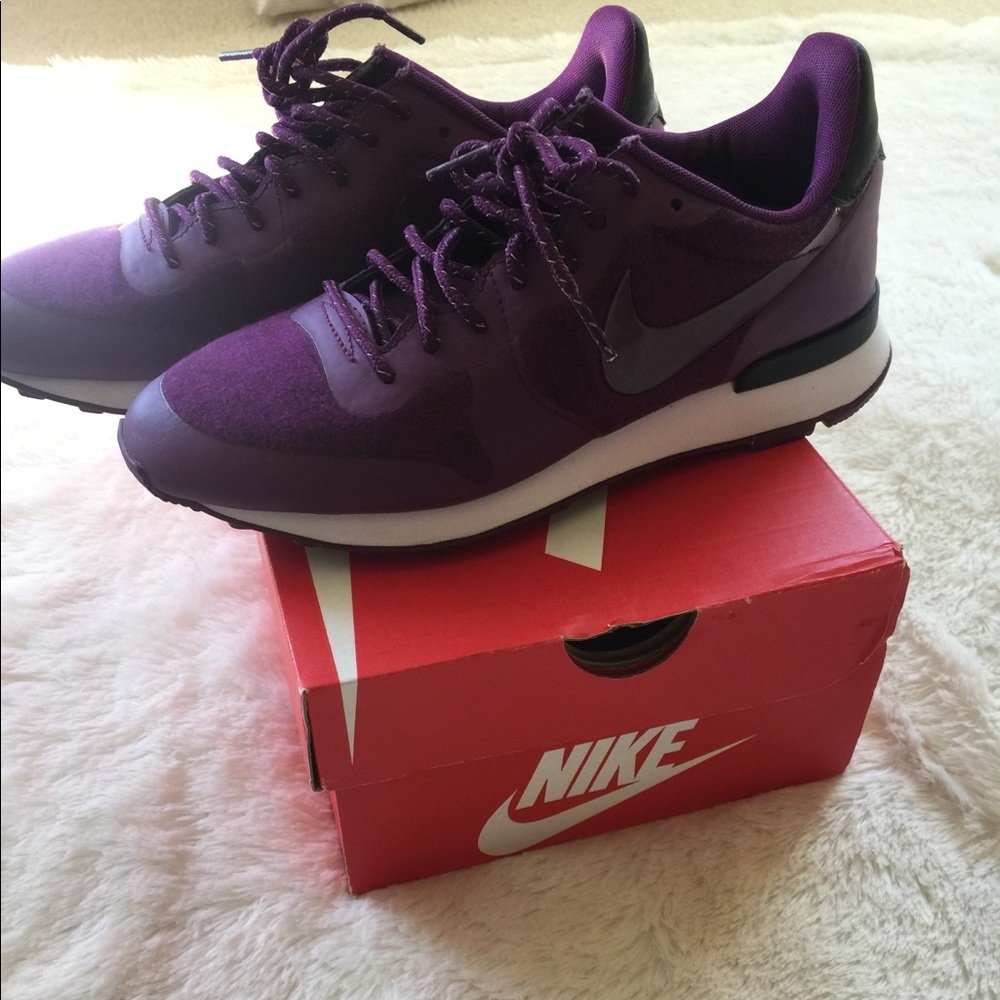 Mulberry Internationalist Women’s Nikes